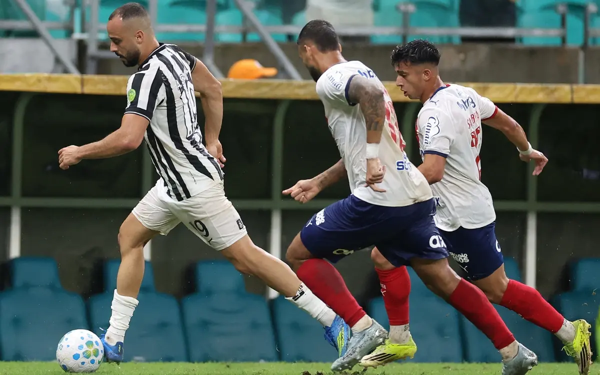 Com um a menos e gol contra, Botafogo perde por 2 a 1 na Arena Fonte Nova