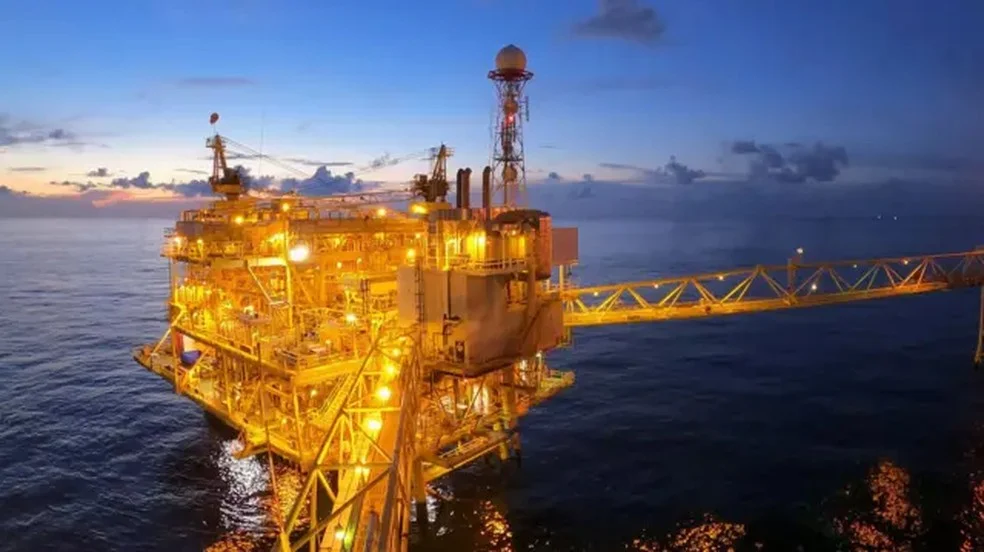 Brasil se destaca na expansão da produção de petróleo global até 2030.