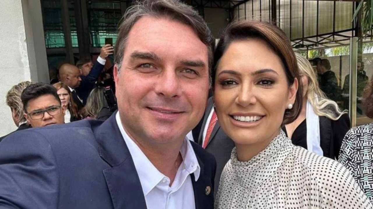 Senador Flávio Bolsonaro fala sobre reconciliação após briga com Michelle Bolsonaro.