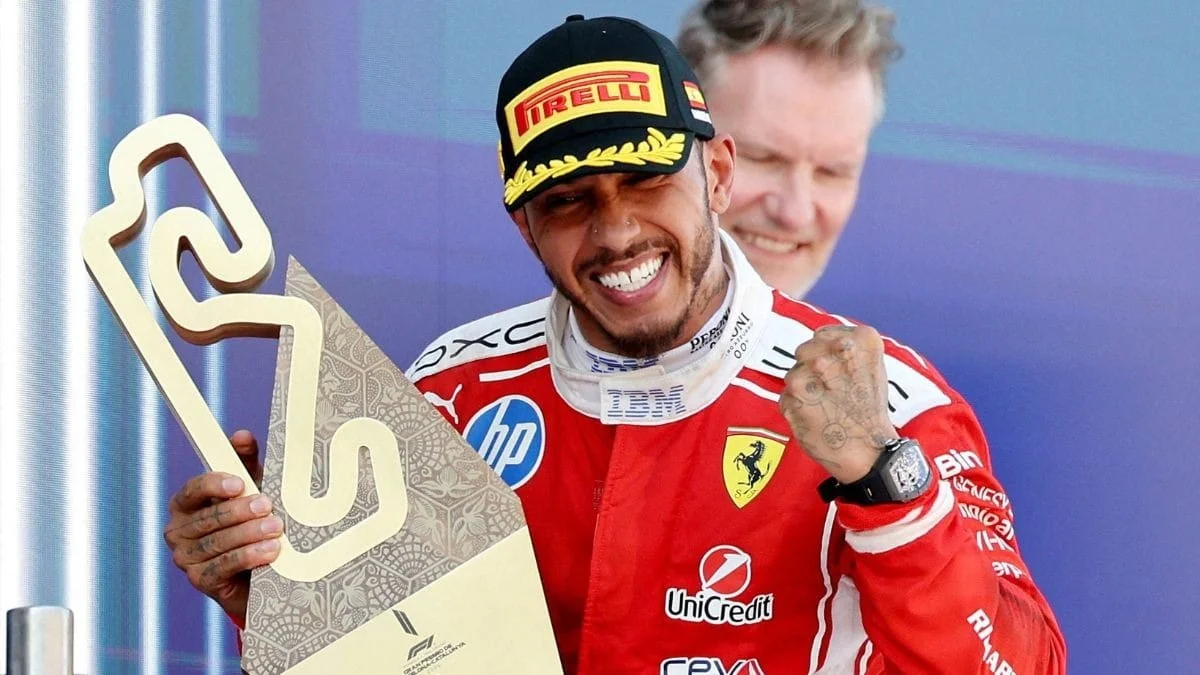 Hamilton não segura a emoção ao vencer pela Ferrari: 