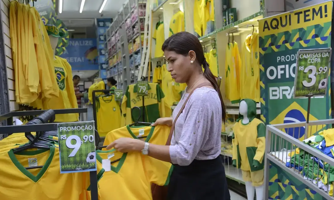 A Copa funciona como um acelerador de determinados segmentos, direcionando parte dos gastos para produtos associados ao evento.