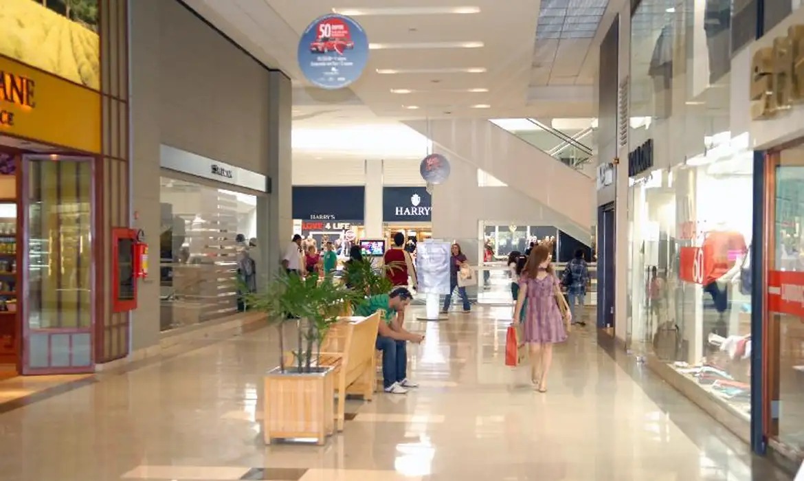 No cenário nacional cerca de 100 milhões de brasileiros pretendem comprar presentes para a data. Fonte: Agência Brasil