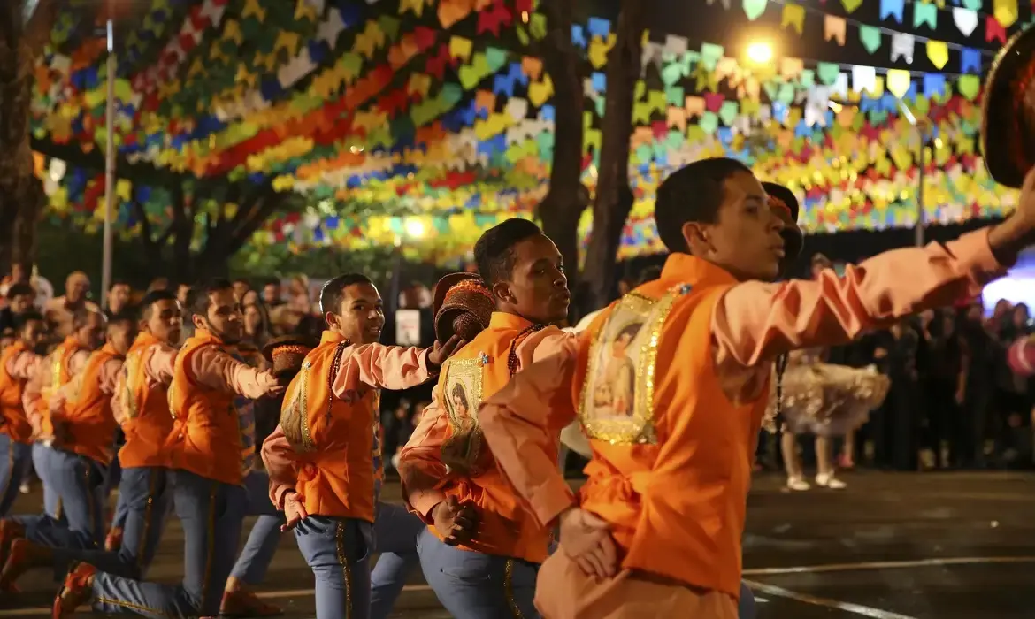 Festas juninas movimentam o comércio e reforçam a tradição cultural com produtos típicos do período junino.