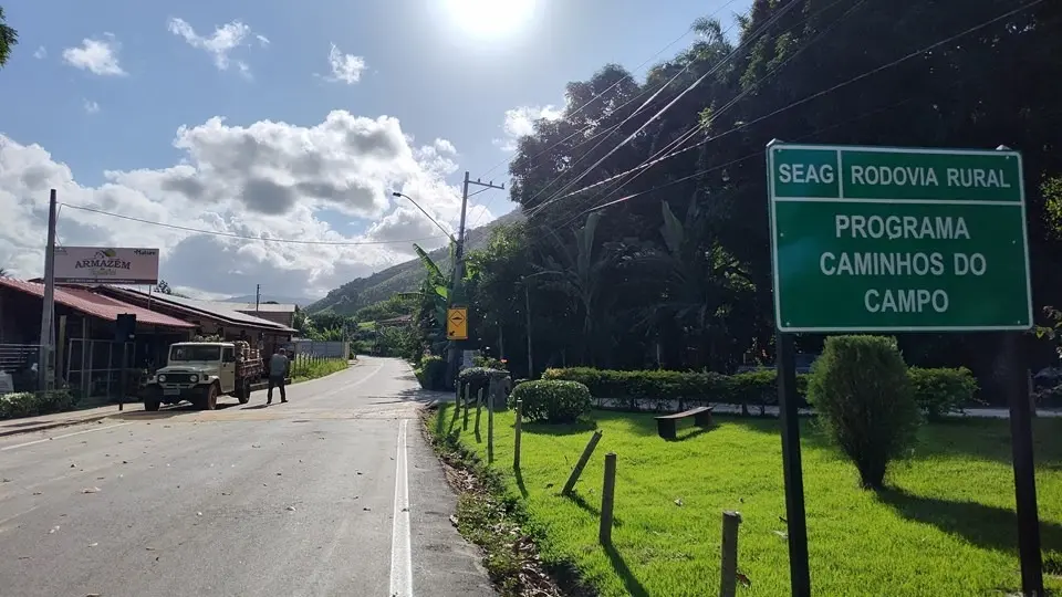 Entrega de pavimentação em Fundão reforça o programa Caminhos do Campo e amplia a mobilidade rural no Espírito Santo.
