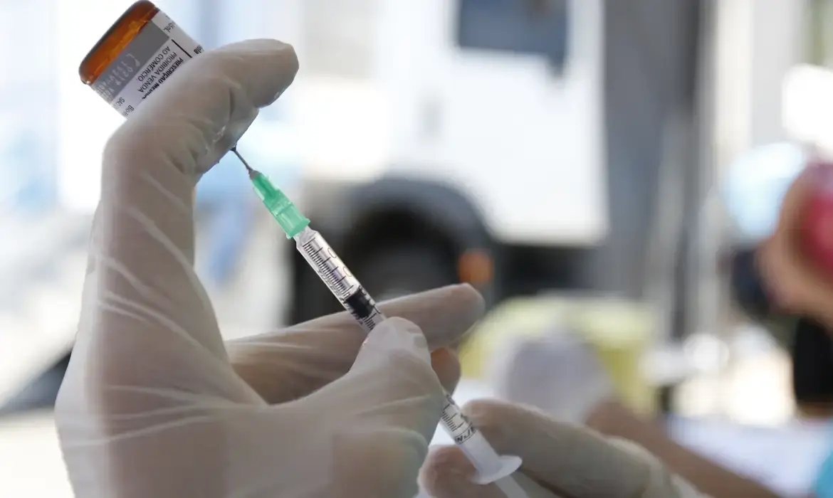 Sarampo: infectologista alerta para vacinação em viagens para a Copa