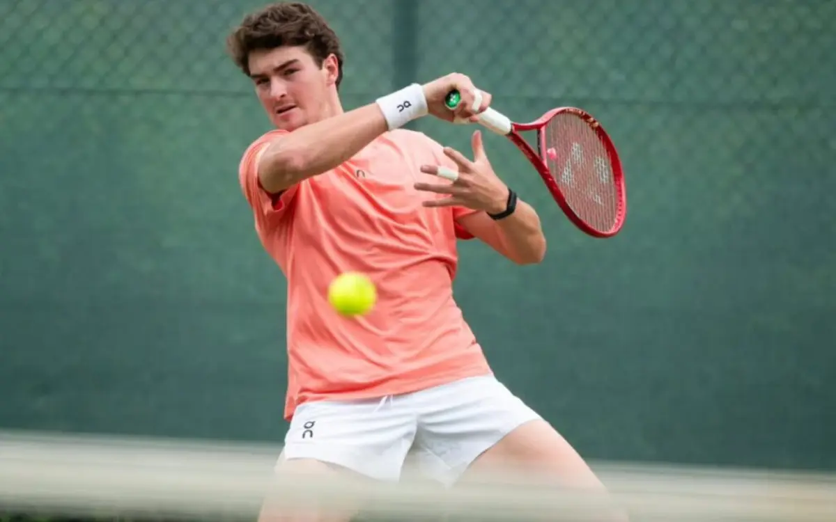 João Fonseca anuncia desistência do torneio de Eastbourne devido a desconforto no ombro direito.