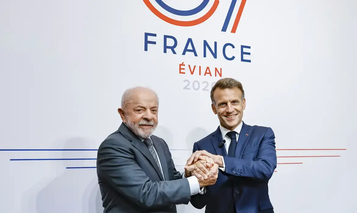 Presidente Lula participa de reuniões com Macron e Parmelin sobre cooperação e comércio.