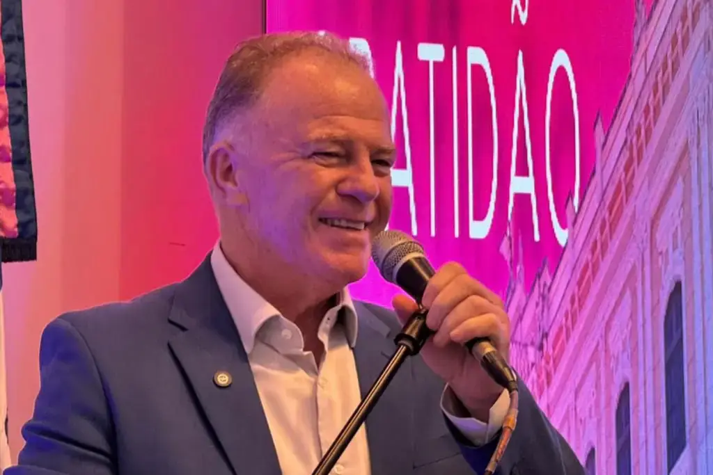 Renato Casagrande lidera todos os cenários da pesquisa Quaest para o Senado, enquanto a disputa pela segunda vaga segue indefinida.