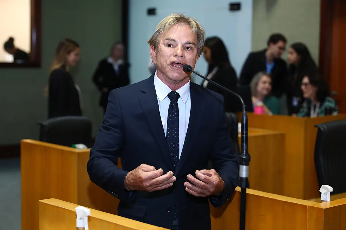 Meneguelli defendeu pagamento de adicional de insalubridade para os garis.