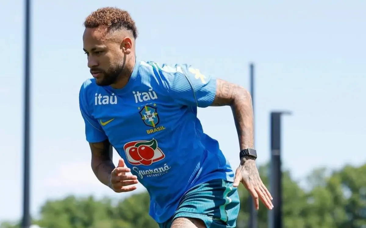 Neymar treina sem restrições com o grupo