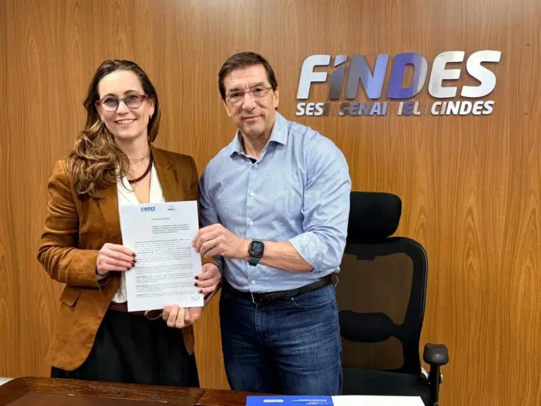 Presidente da FINDES, Paulo Baraona e a diretora-presidente da NOVA ES