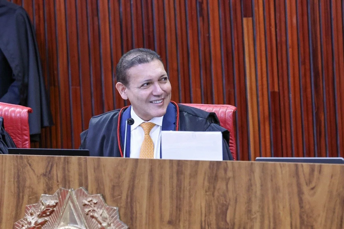 Nunes Marques suspende pesquisa que apontou queda de Flávio