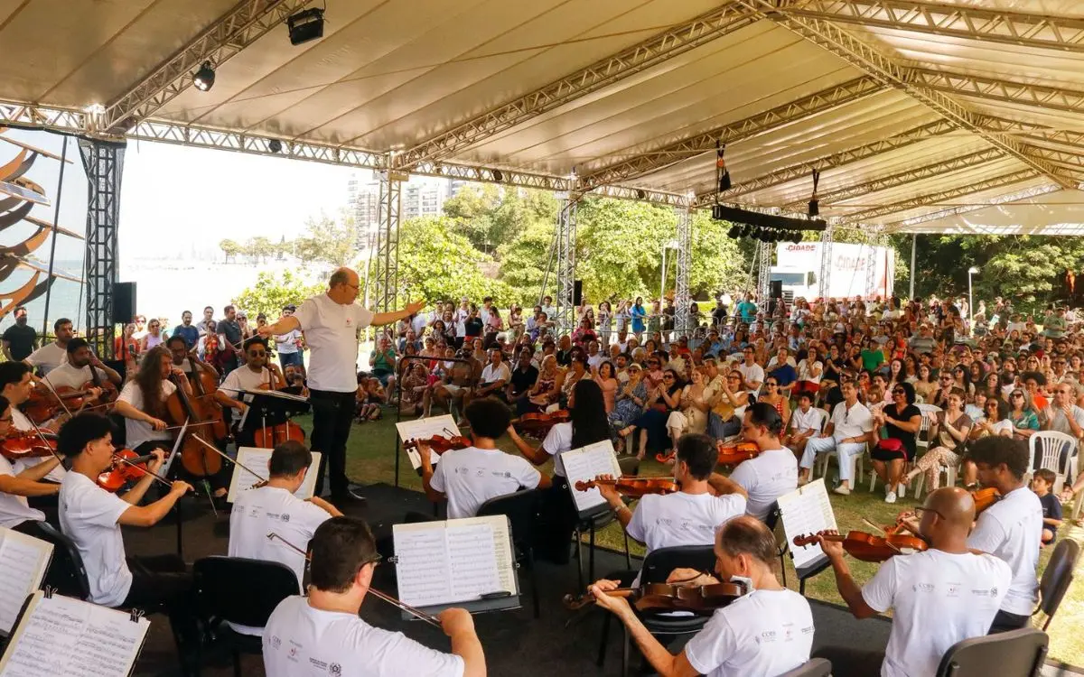Orquestra Sinfônica do Estado do Espírito Santo (Oses), sob a regência do maestro Helder Trefzger, se apresenta neste domingo (28), às 11 horas, no Parque Cultural Casa do Governador