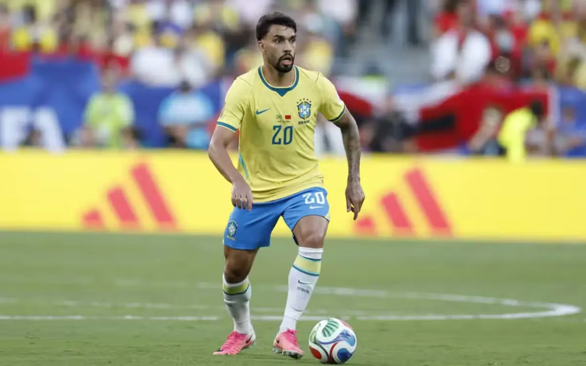 Lucas Paquetá com lesão na coxa durante partida da Copa do Mundo