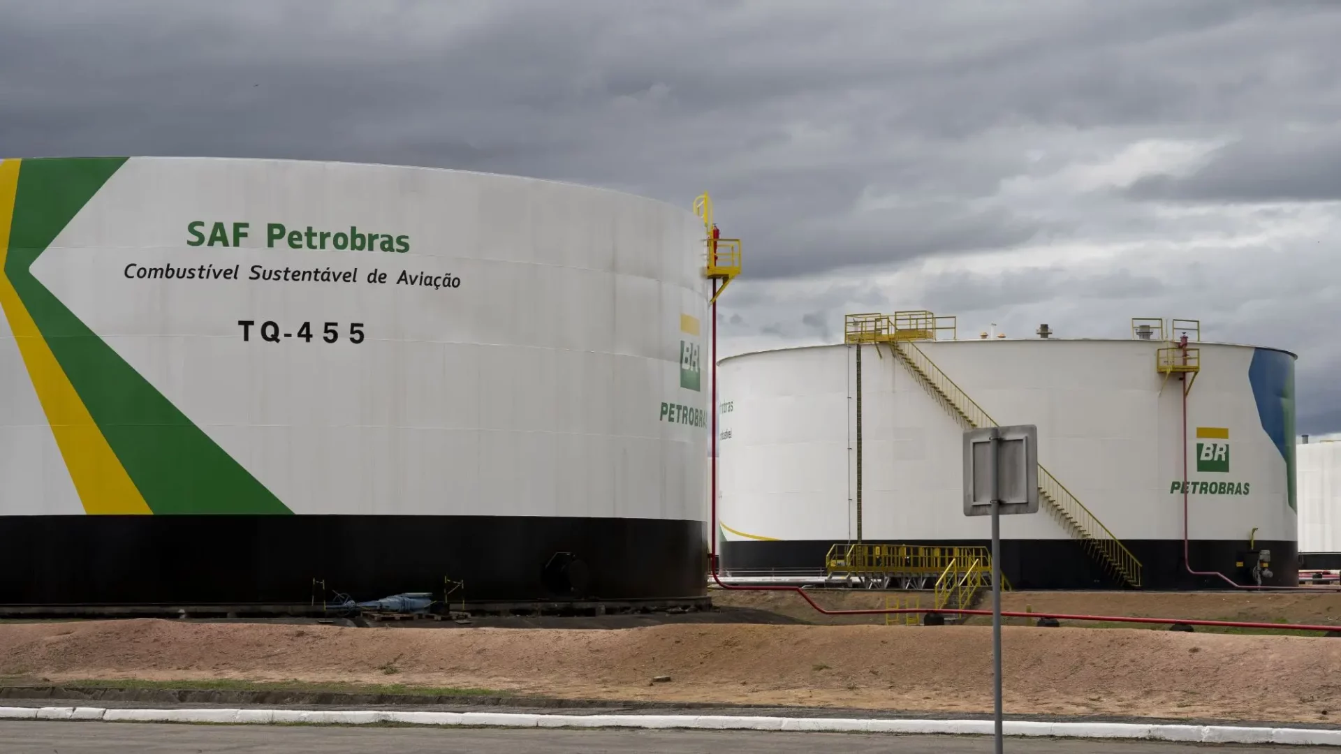 Petrobras vende 1º lote de combustível de aviação renováveis