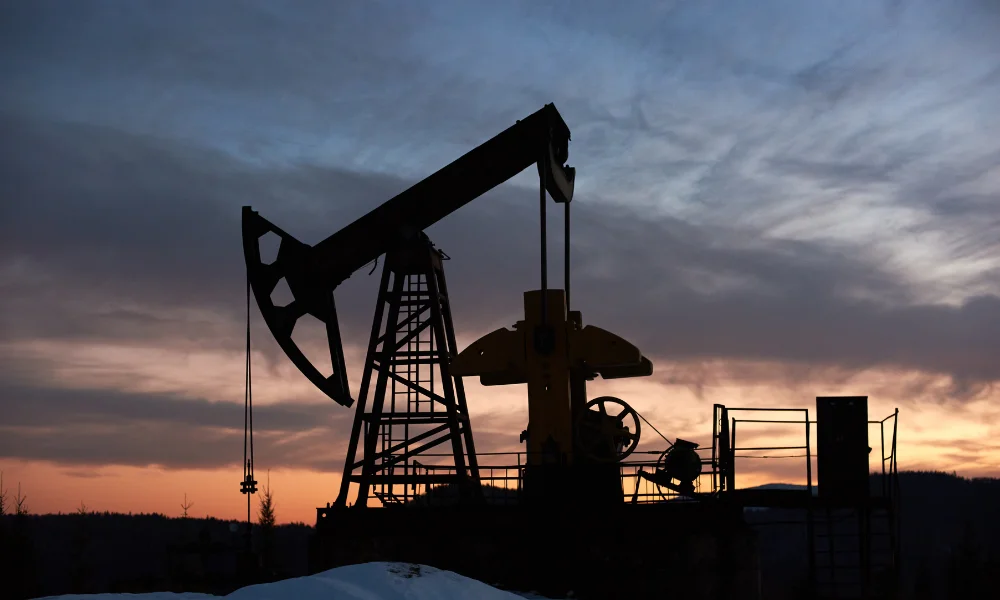 Petróleo dispara e beira US$ 100 após retomada de confrontos entre Israel e Irã | Jovem Pan