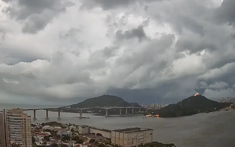 Previsão do tempo no Espírito Santo com sol e pancadas de chuva no domingo