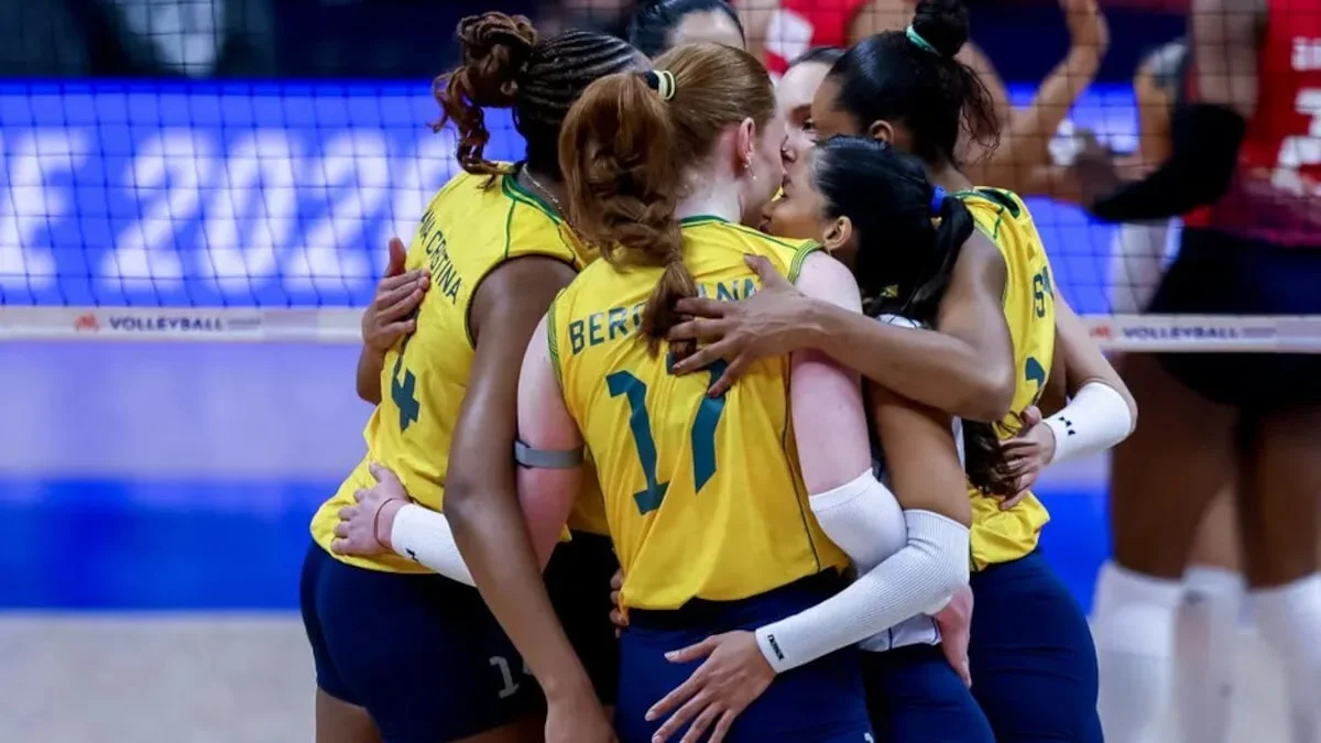 Seleção brasileira feminina de vôlei derrota a França por 3 sets a 0 na Liga das Nações.