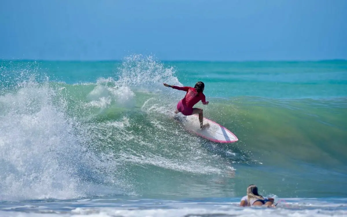 Competição na Praia de Carapebus reúne atletas de São Paulo, Rio de Janeiro e Espírito Santo em busca de classificação para a final nacional do Surf Brasil Base 2026