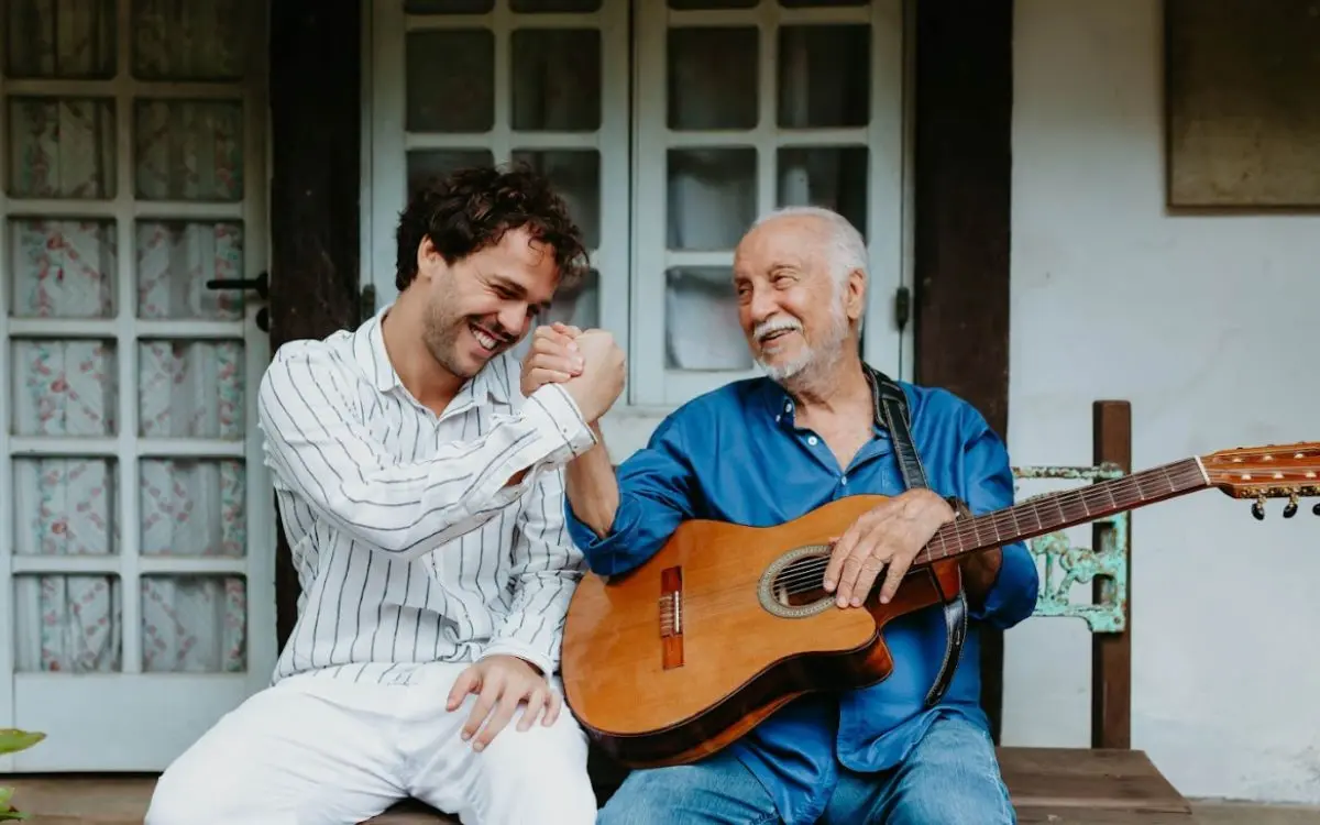 Theo Bial e Roberto Menescal se apresentam neste domingo (14) no Cais das Artes, em Vitória