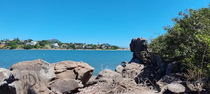 Praia das Conchas é paraíso oculto em Vitória