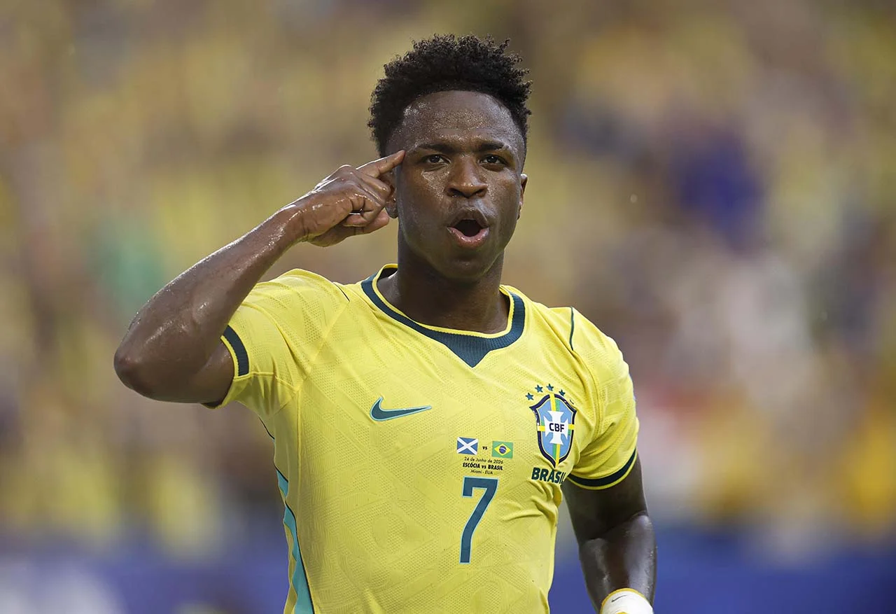 Vini Jr ganha homenagem e v&ecirc;