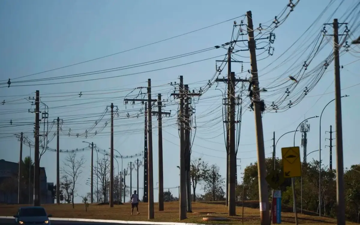 Aumento de acidentes com a rede elétrica no Brasil em 2025, com 703 casos registrados.