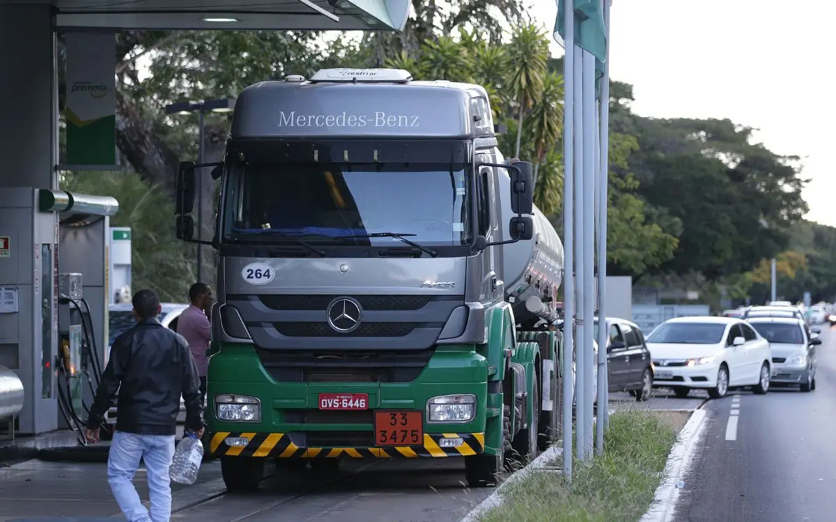 Motoristas de caminhões-tanque anunciam greve a partir de segunda no ES