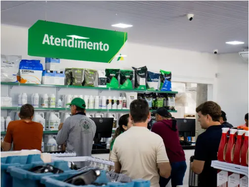 Cooperativa amplia loja de insumos rurais em Governador Lindenberg.
