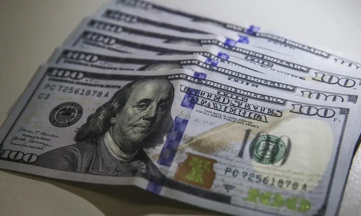 Dólar recua para R$ 5,123 enquanto Ibovespa sobe 1,22% em 9 de outubro.