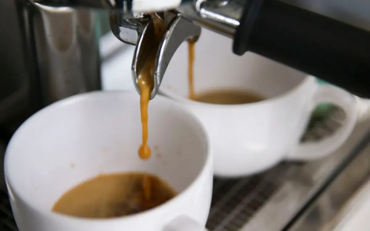 Café na xícara preparado por máquina. Foto: Marcelo Camargo/Agência Brasil
