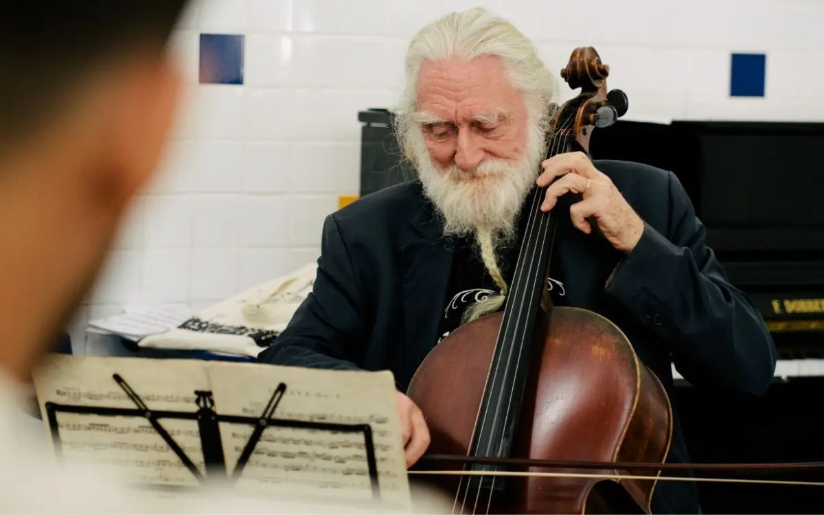 A programação é dividida em três eixos: Música Erudita, Música Popular e Teórico-Prático, com oficinas de instrumentos, canto, práticas de conjunto, leitura musical e improvisação