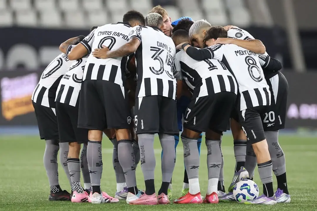 Botafogo continua sem poder registrar novos atletas devido a dívidas pendentes.