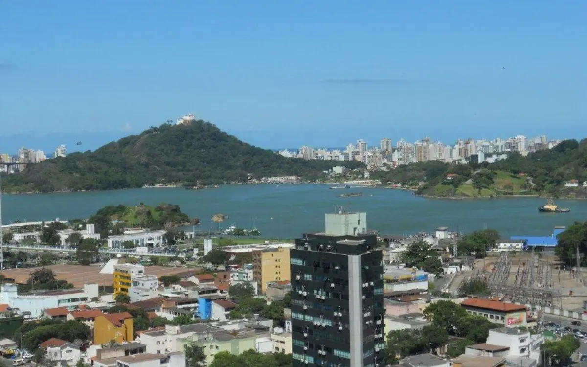 Frente fria provoca chuva rápida no sul e litoral do Espírito Santo neste domingo.
