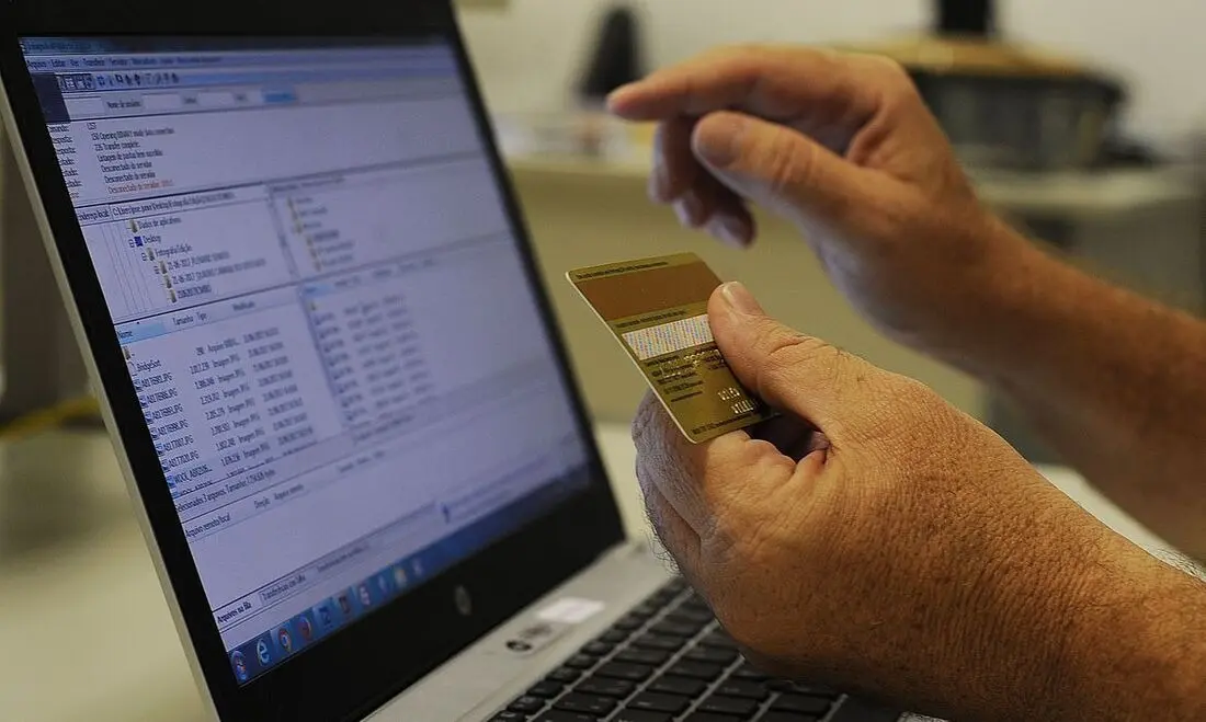 Atrasos em compras online estão entre as principais reclamações; Procon-ES orienta como o consumidor deve agir nesses casos.
