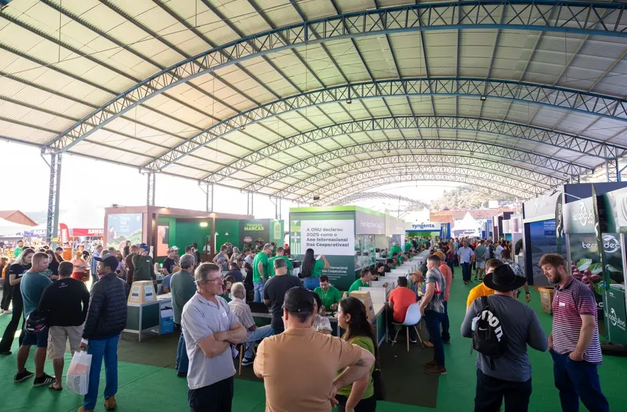 Feira reúne produtores, empresas e especialistas para discutir inovação, sustentabilidade e novas demandas do agronegócio.