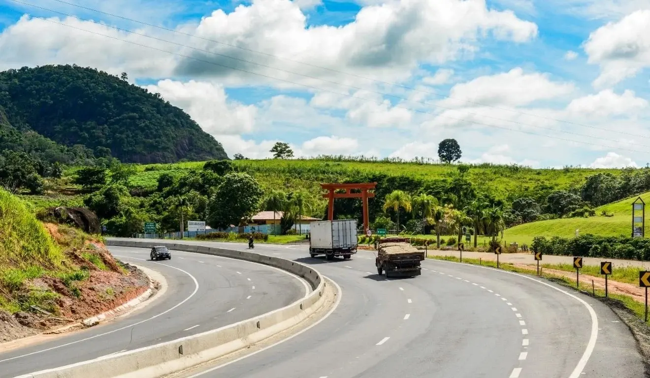 Obras realizadas pela Ecovias Capixaba envolvem trecho da BR-101 em Ibiraçu e Linhares.