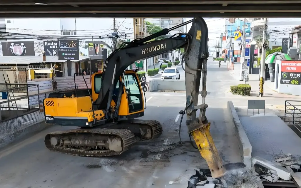 Trecho da Avenida Champagnat está interditado após demolição de ponte em Vila Velha