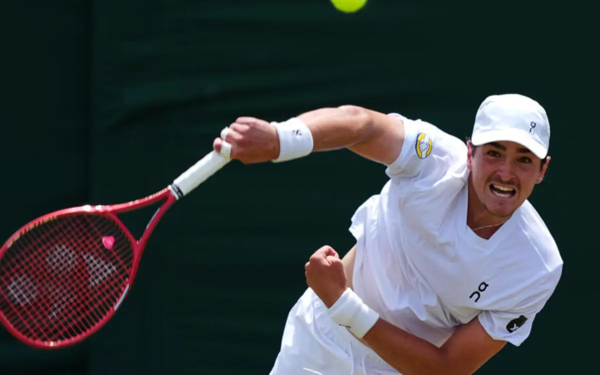 João Fonseca é derrotado por Roman Safiullin em Wimbledon, ficando fora do torneio.