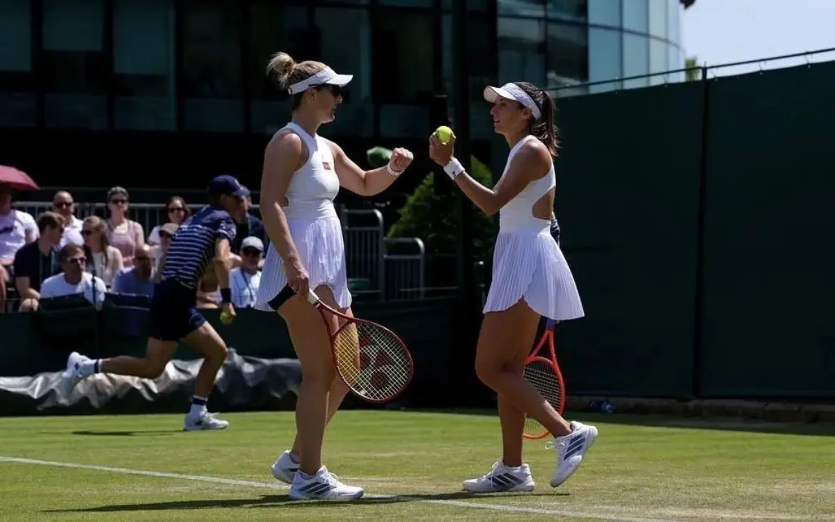 Luisa Stefani e Daniela Dabrowski comemoram vitória em Wimbledon.