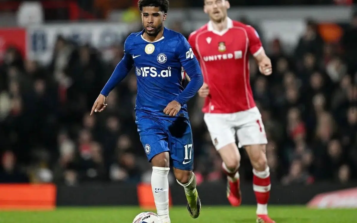 Andrey Santos é contratado pelo Manchester United após acordo com o Chelsea.