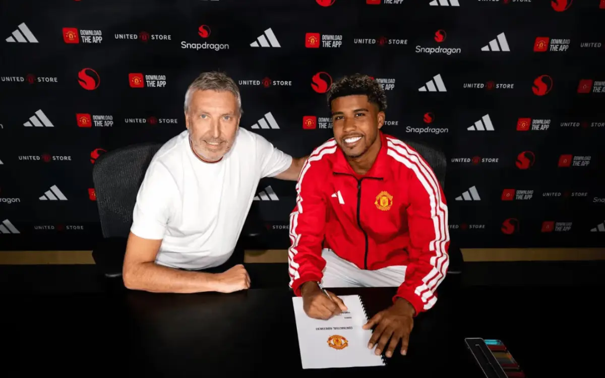 Andrey Santos assina contrato com Manchester United até 2031.