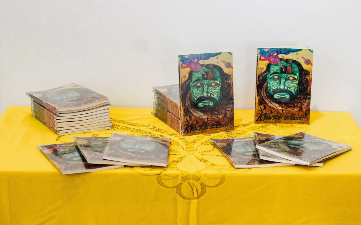 Poeta capixaba lança primeiro livro solo em Linhares Poeta capixaba lança primeiro livro solo em Linhares