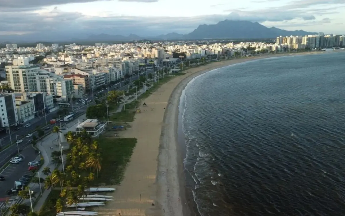Previsão do tempo para sexta-feira no Espírito Santo com sol e temperaturas estáveis.