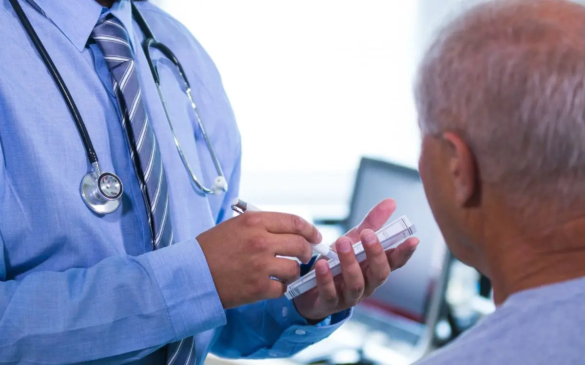 Quando o assunto é saúde hormonal masculina, a testosterona costuma ser a primeira preocupação