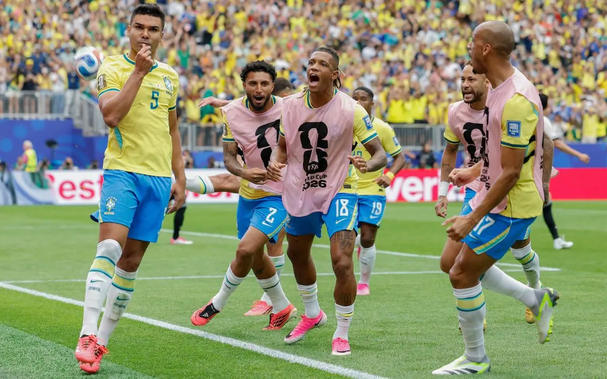 Casemiro celebra gol da Seleção sobre o Japão, pelos 16 avos de final da Copa, em Houston
